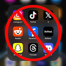Australia Bans Social Media Accounts for Minors: A Global First Move | ऑस्ट्रेलिया ने नाबालिगों के सोशल मीडिया अकाउंट पर लगाया प्रतिबंध